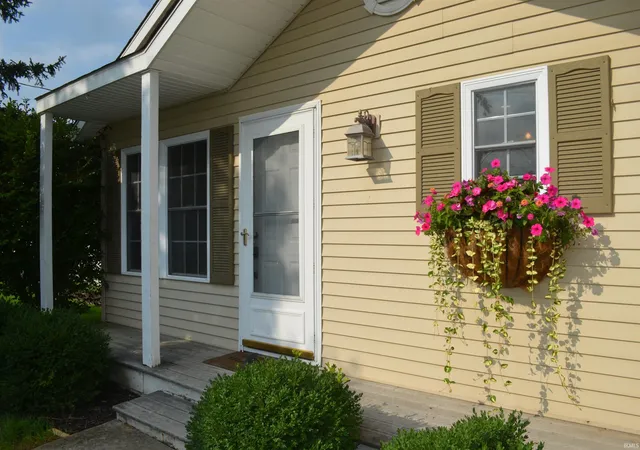 Photo 3 of Manufactured home for sale at 1411 S Harkless Dr, Syracuse, IN 46567 | MLS# 202635576 | Listing updated on 2026-09-25
