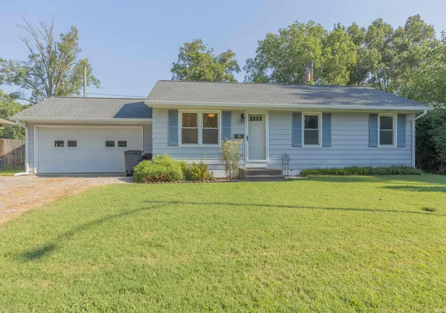 Photo 2 of Sale Pending at 2008 Sweetser Ave, Evansville, IN 47714 | MLS# 202635578 | Listing updated on 2026-08-31