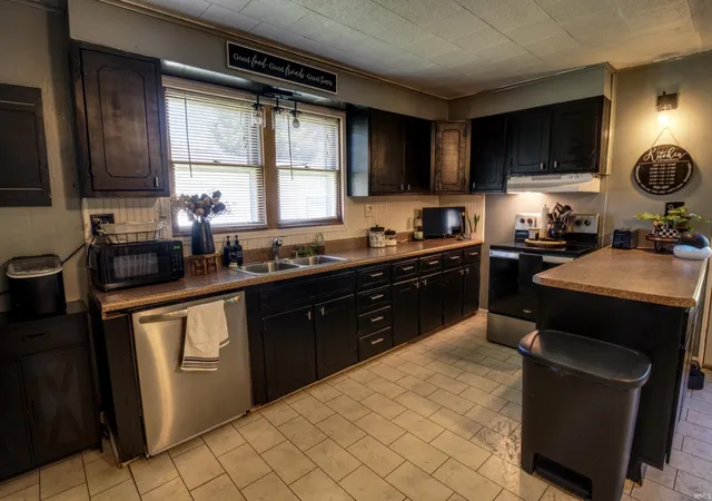 Photo 3 of Manufactured home for sale at 1808 Wabash St, Vincennes, IN 47591 | MLS# 202635589 | Listing updated on 2026-09-18
