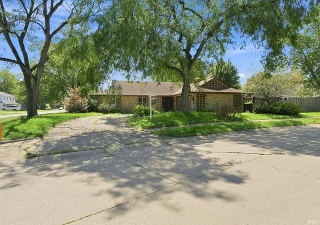 Photo 1 of Sale Pending at 6930 Winnebago Dr, Fort Wayne, IN 46815 | MLS# 202635590 | Listing updated on 2026-08-30