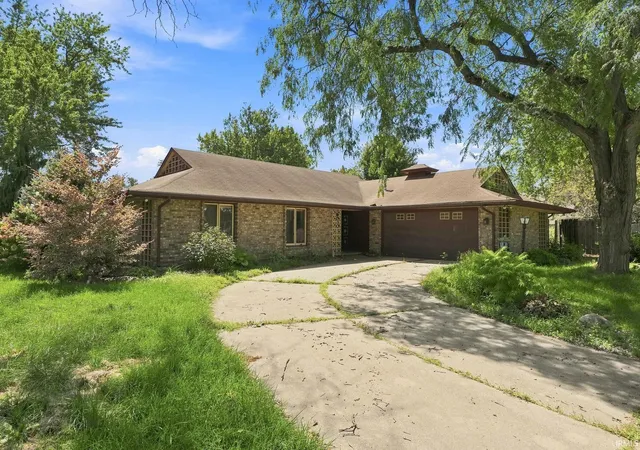 Photo 2 of Sale Pending at 6930 Winnebago Dr, Fort Wayne, IN 46815 | MLS# 202635590 | Listing updated on 2026-08-30
