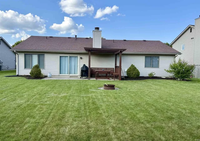 Photo 2 of Sale Pending at 1001 Fox Orchard Run, Fort Wayne, IN 46825 | MLS# 202635607 | Listing updated on 2026-09-03