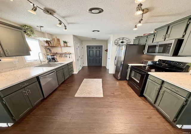Photo 3 of Sale Pending at 1001 Fox Orchard Run, Fort Wayne, IN 46825 | MLS# 202635607 | Listing updated on 2026-09-03