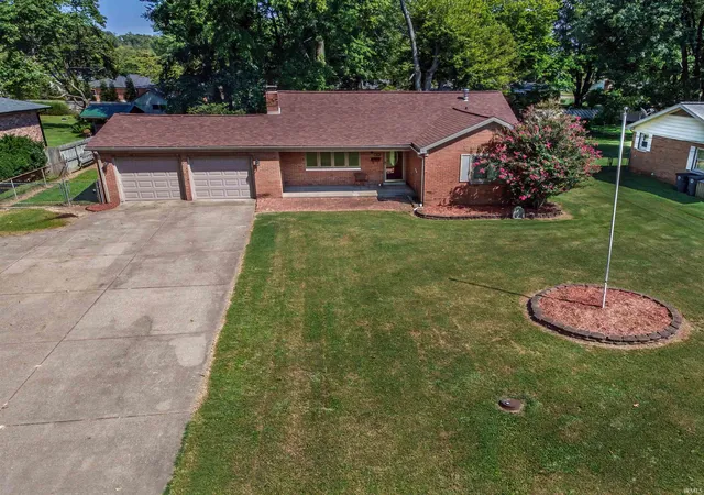 Photo 1 of Sale Pending at 834 S Royal Ave, Evansville, IN 47715 | MLS# 202635609 | Listing updated on 2026-09-10