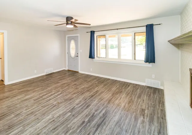 Photo 2 of Sale Pending at 834 S Royal Ave, Evansville, IN 47715 | MLS# 202635609 | Listing updated on 2026-09-10