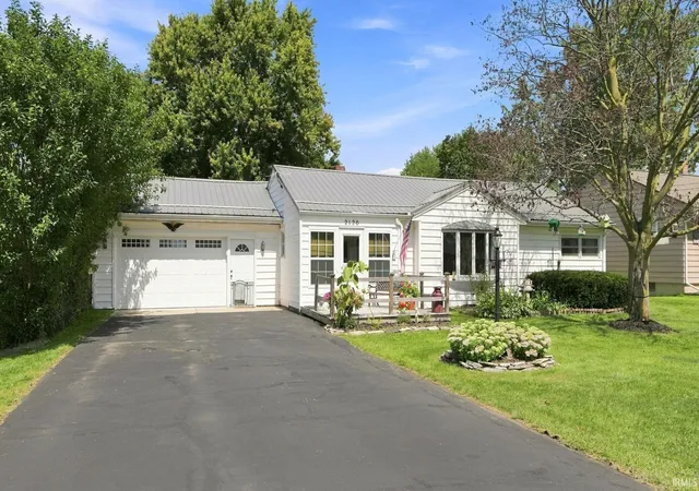 Photo 2 of Manufactured home for sale at 2120 Broadmoor Ave, Fort Wayne, IN 46818 | MLS# 202635612 | Listing updated on 2026-10-05