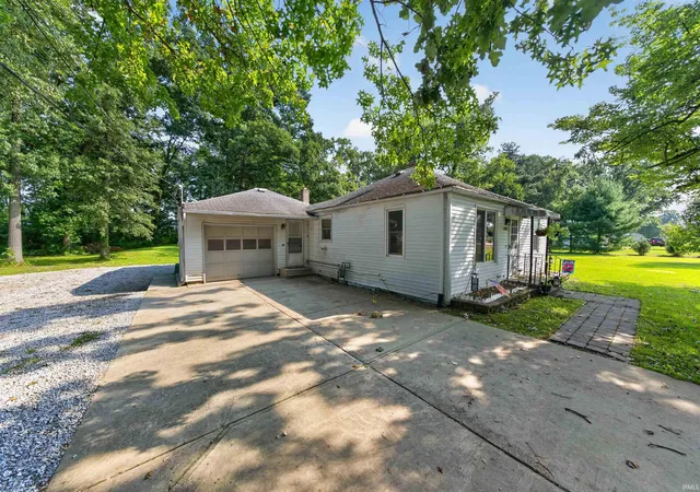 Photo 2 of Sale Pending at 20673 Roycroft Dr, South Bend, IN 46614 | MLS# 202635616 | Listing updated on 2026-09-01