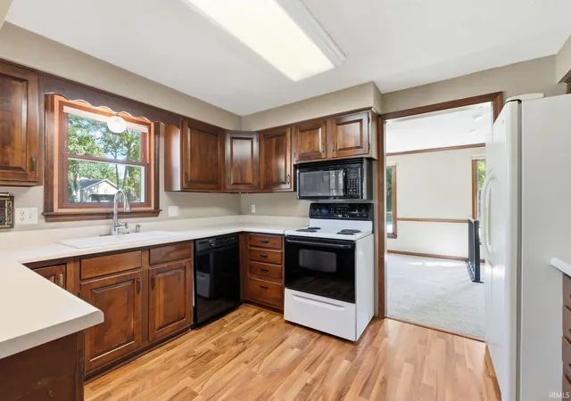 Photo 3 of Sale Pending at 8417 Greenwich Ct, Fort Wayne, IN 46835 | MLS# 202635620 | Listing updated on 2026-09-30