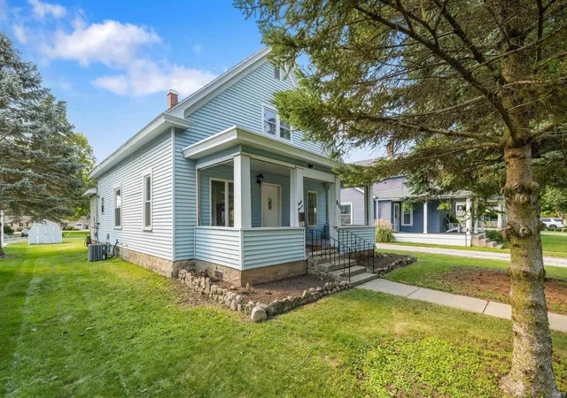 Photo 2 of Manufactured home for sale at 811 Midway Dr, Auburn, IN 46706 | MLS# 202635627 | Listing updated on 2026-08-29
