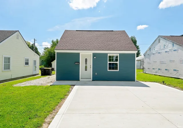 Photo 2 of Sale Pending at 3302 Raymond St, Fort Wayne, IN 46803 | MLS# 202635635 | Listing updated on 2026-09-04