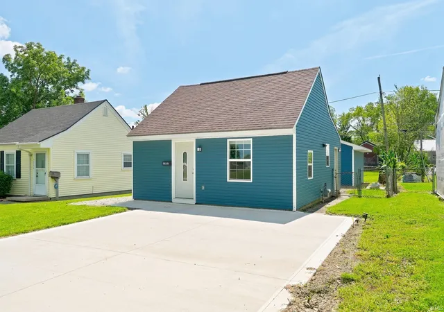 Photo 3 of Sale Pending at 3302 Raymond St, Fort Wayne, IN 46803 | MLS# 202635635 | Listing updated on 2026-09-04