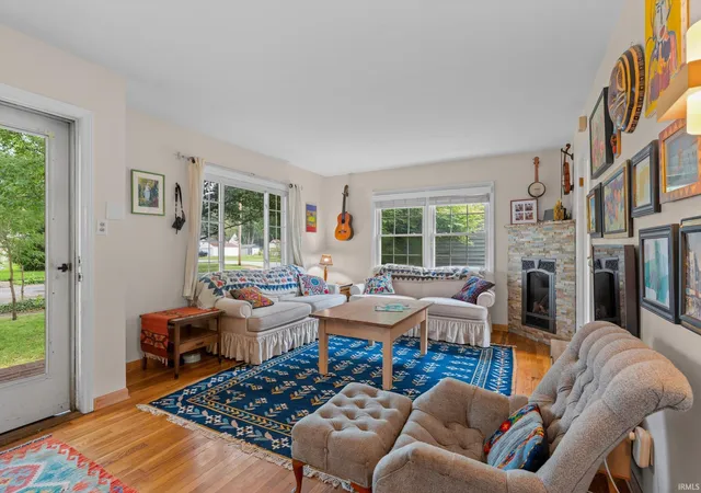 Photo 3 of Sale Pending at 506 Ostemo Pl, South Bend, IN 46617 | MLS# 202635646 | Listing updated on 2026-09-07
