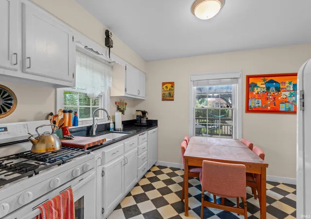 Photo 4 of Sale Pending at 506 Ostemo Pl, South Bend, IN 46617 | MLS# 202635646 | Listing updated on 2026-09-07