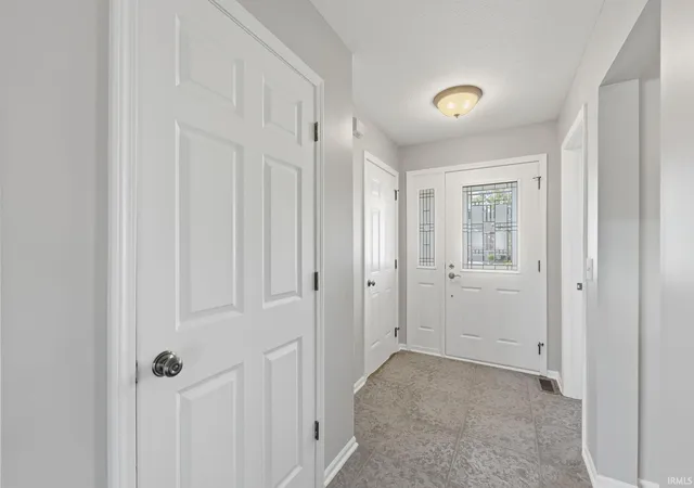 Photo 3 of Sale Pending at 824 Ravenwillow Dr, Huntertown, IN 46748 | MLS# 202635661 | Listing updated on 2026-09-19