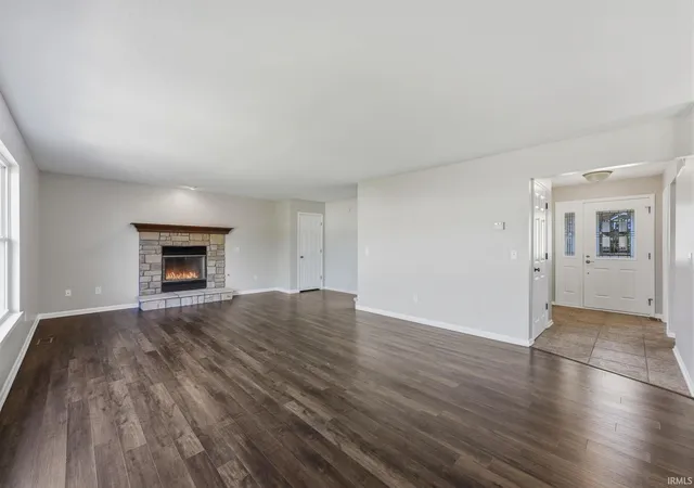 Photo 4 of Sale Pending at 824 Ravenwillow Dr, Huntertown, IN 46748 | MLS# 202635661 | Listing updated on 2026-09-19