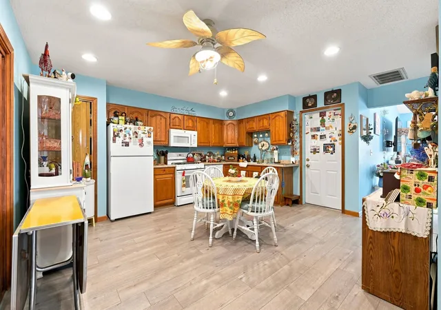 Photo 3 of Condo for sale at 810 Apple Hill Way, Angola, IN 46703 | MLS# 202635685 | Listing updated on 2026-09-22