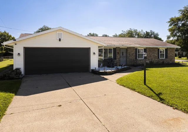 Photo 3 of Manufactured home for sale at 7735 Newlin Dr, Fort Wayne, IN 46816 | MLS# 202635706 | Listing updated on 2026-09-11