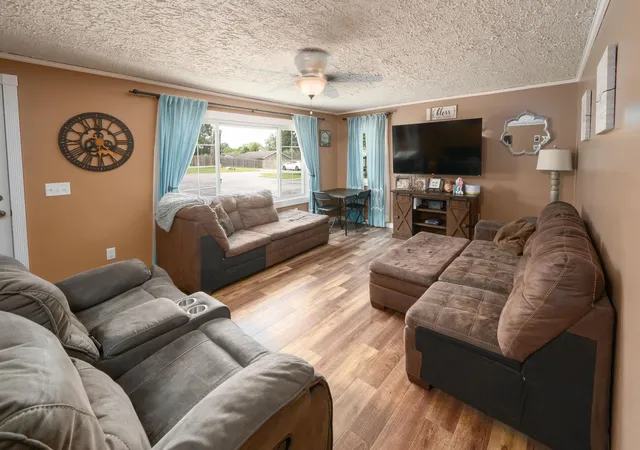Photo 3 of Sale Pending at 4911 Fernwood Ave, Fort Wayne, IN 46809 | MLS# 202635736 | Listing updated on 2026-09-06