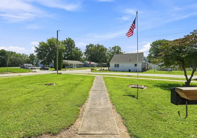 Photo 3 of Manufactured home for sale at 1310 Swan St, Huntington, IN 46750 | MLS# 202635744 | Listing updated on 2026-09-02