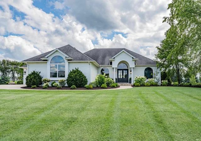 Photo 2 of Sale Pending at 1929 East 900 N, Huntington, IN 46750 | MLS# 202635751 | Listing updated on 2026-09-16