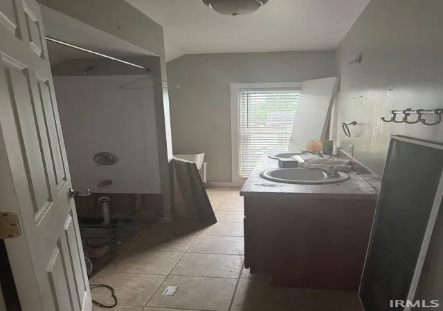 Photo 4 of Manufactured home for sale at 916 E Beardsley Ave, Elkhart, IN 46514 | MLS# 202635795 | Listing updated on 2026-08-31