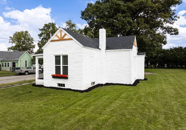 Photo 3 of Manufactured home for sale at 2000 S Grant St, Muncie, IN 47302 | MLS# 202635798 | Listing updated on 2026-09-04