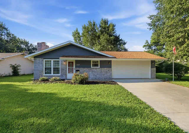 Photo 2 of Sale Pending at 1405 Portage Pass, Auburn, IN 46706 | MLS# 202635808 | Listing updated on 2026-09-04