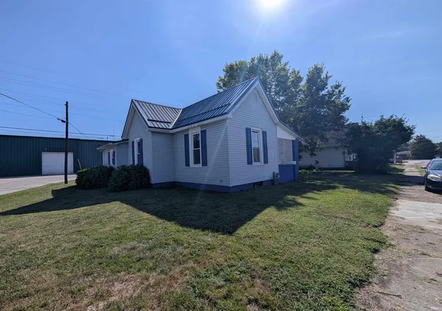 Photo 1 of Manufactured home for sale at 906 Emison Ave, Vincennes, IN 47591 | MLS# 202635817 | Listing updated on 2026-08-31
