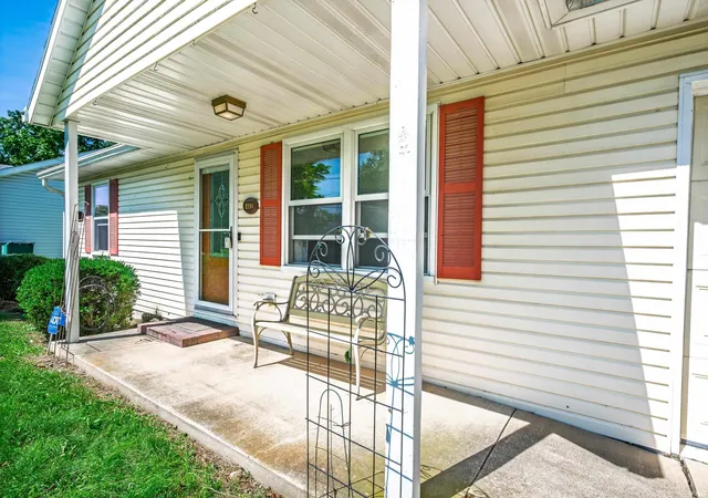 Photo 3 of Manufactured home for sale at 402 W Cromer Ave, Muncie, IN 47303 | MLS# 202635859 | Listing updated on 2026-08-31