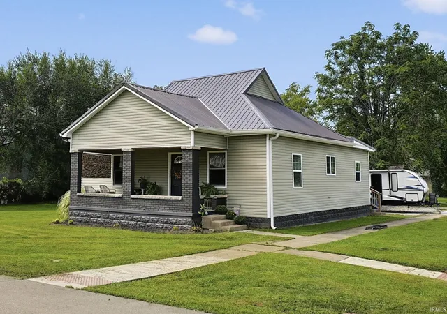 Photo 3 of Manufactured home for sale at 401 W Grissom Ave, Mitchell, IN 47446 | MLS# 202635861 | Listing updated on 2026-08-31