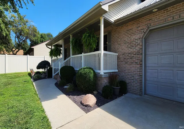 Photo 3 of Sale Pending at 101 Southgate St, Loogootee, IN 47553 | MLS# 202635869 | Listing updated on 2026-09-21