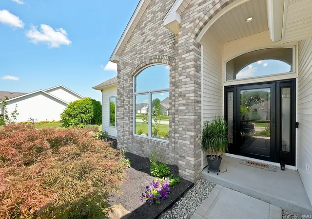 Photo 3 of Sale Pending at 12528 Niblick Landing, Fort Wayne, IN 46818 | MLS# 202635886 | Listing updated on 2026-09-02