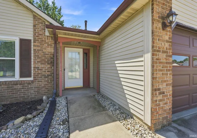 Photo 3 of Sale Pending at 2002 Bedford Ct, Huntington, IN 46750 | MLS# 202635893 | Listing updated on 2026-10-03
