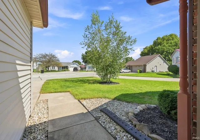 Photo 4 of Sale Pending at 2002 Bedford Ct, Huntington, IN 46750 | MLS# 202635893 | Listing updated on 2026-10-03