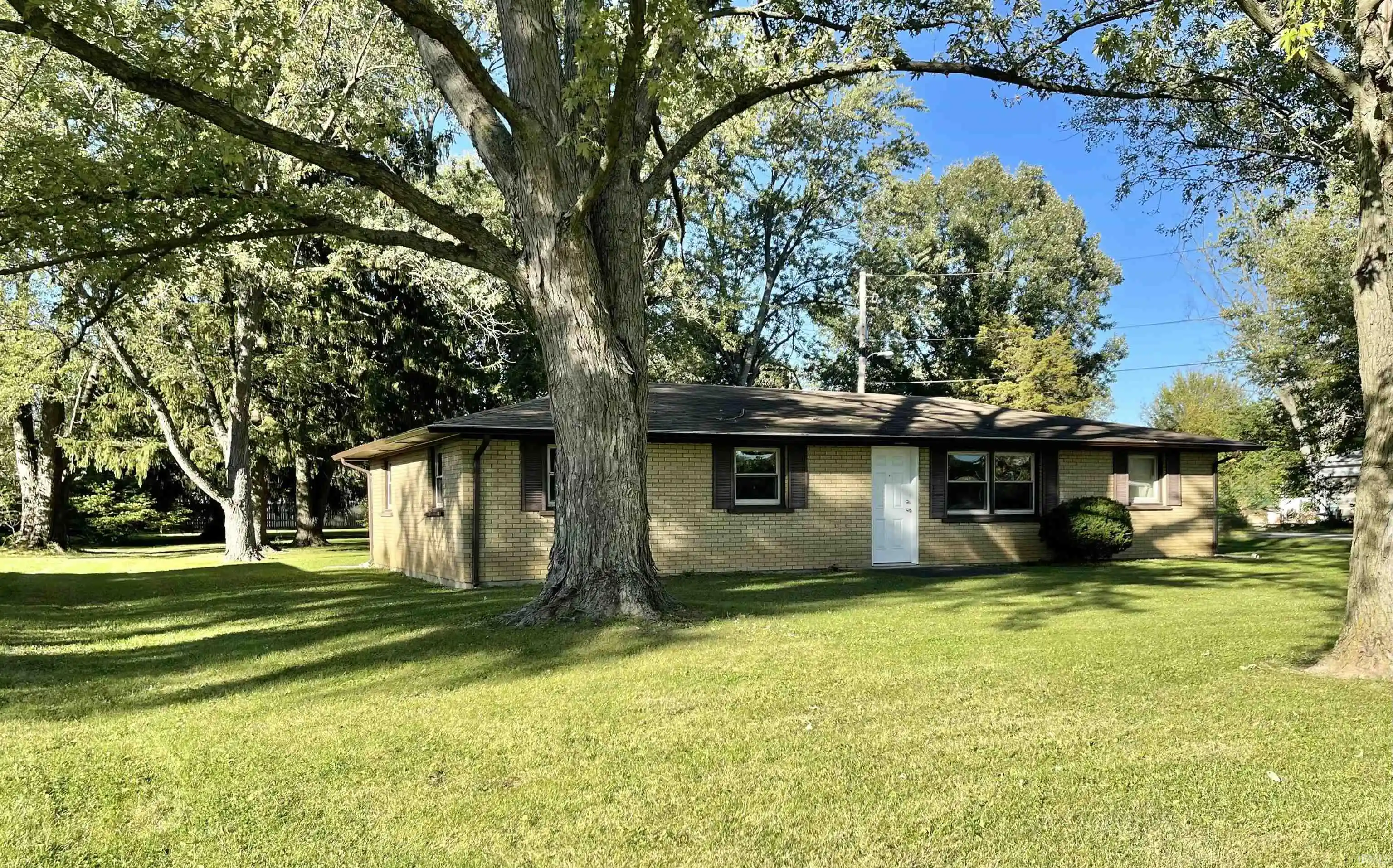 Manufactured home for sale at 2004 Broadmoor Ave, Fort Wayne, IN 46818 | MLS# 202642560
