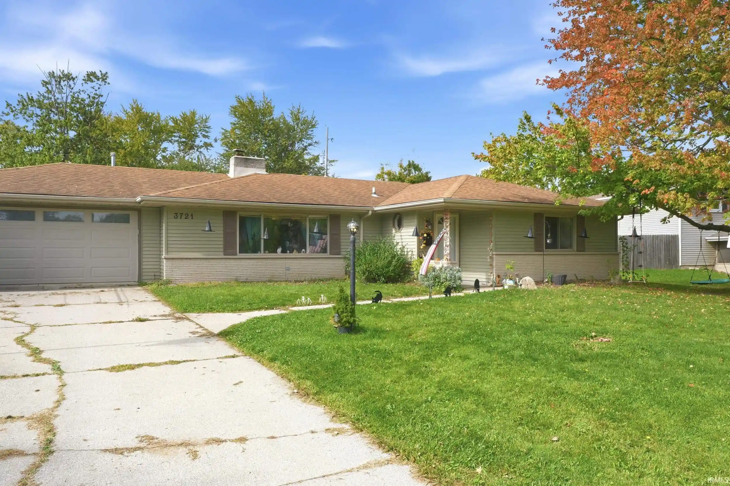 Manufactured home for sale at 3721 Courtwood Dr, Fort Wayne, IN 46815 | MLS# 202642965