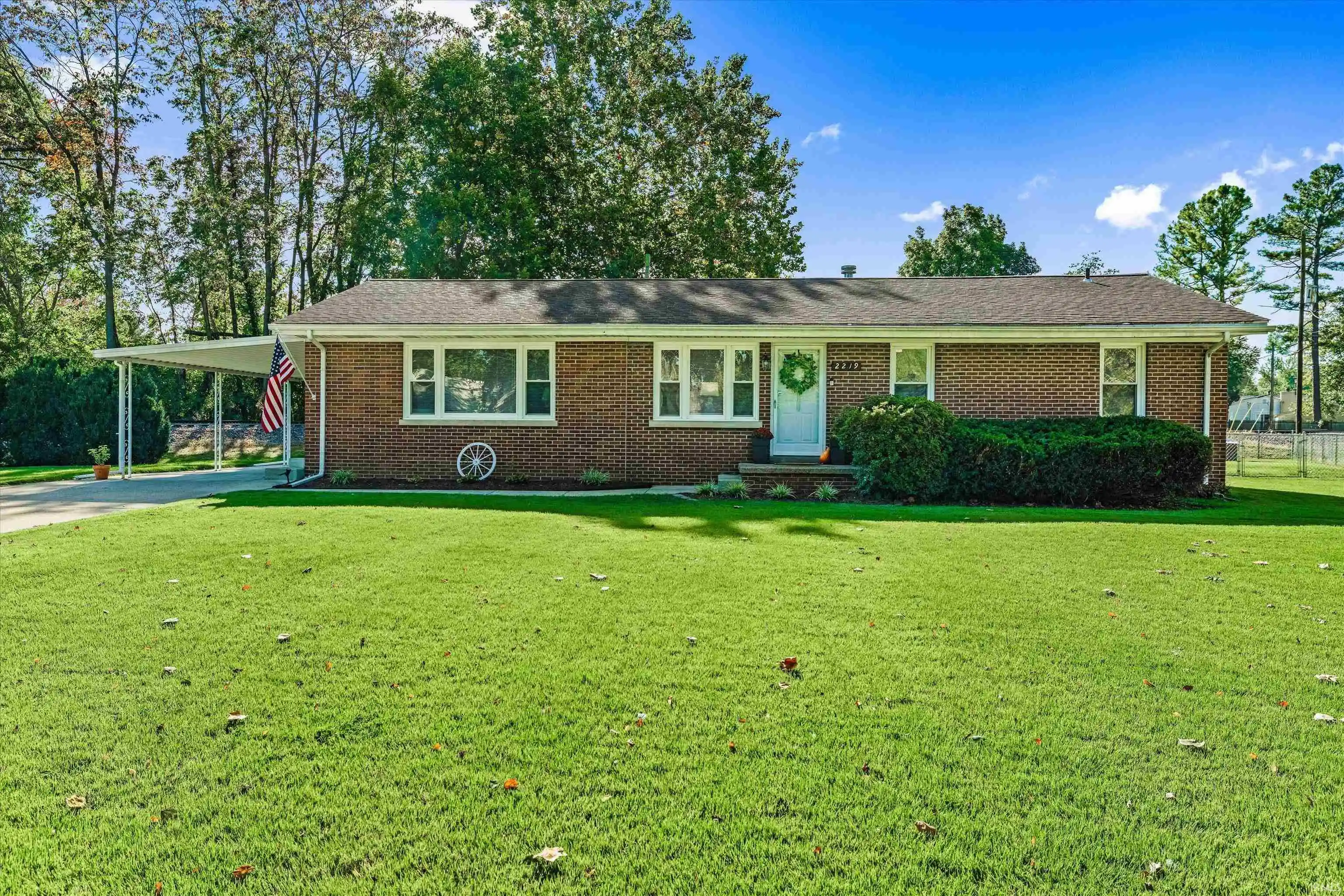 Photo 1 of Sale Pending at 2219 E Columbia St, Evansville, IN 47711 | MLS# 202643100 | Listing updated on 2026-10-18