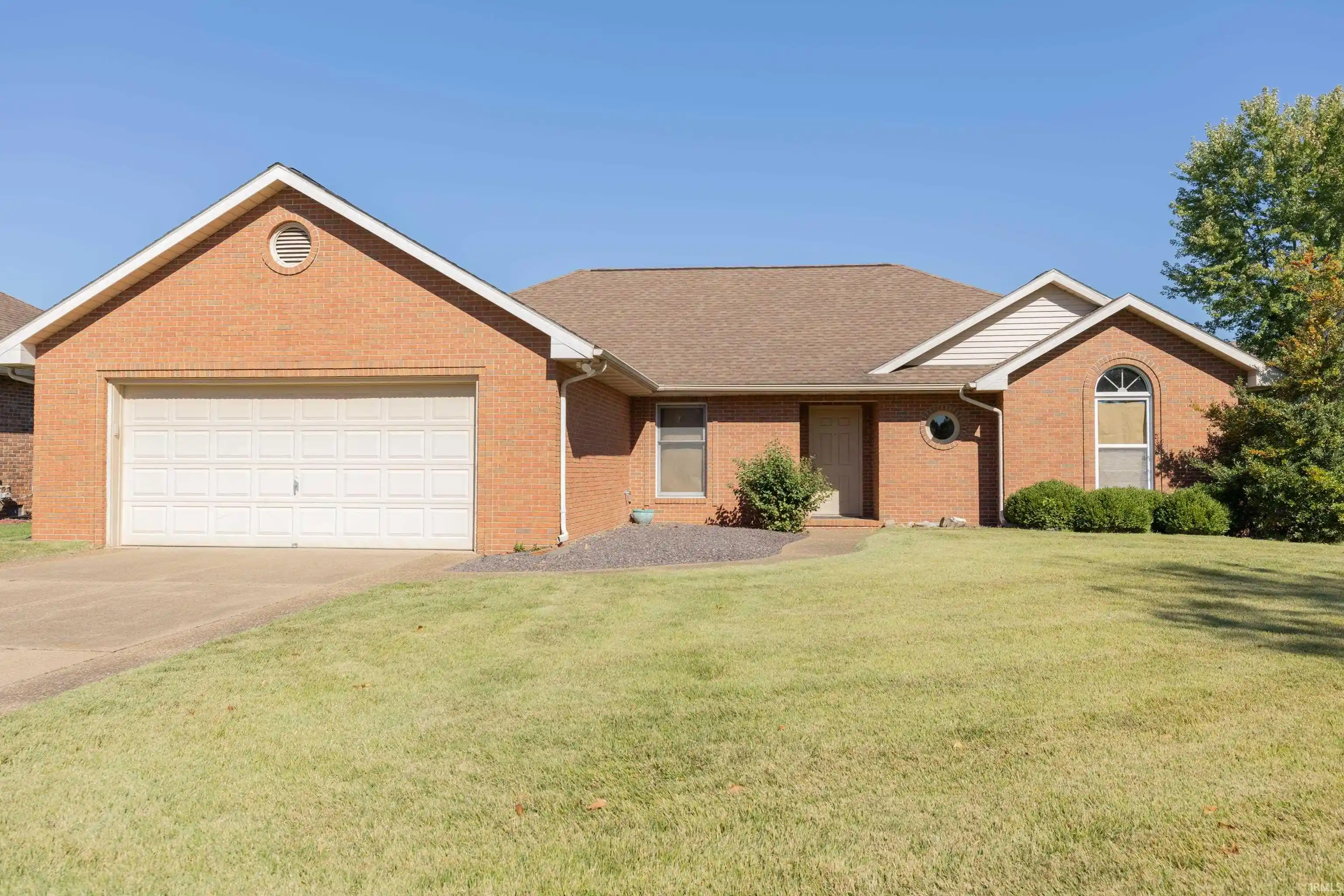 Photo 1 of Sale Pending at 2920 Meadowgate Ct, Evansville, IN 47711 | MLS# 202643408 | Listing updated on 2026-10-24