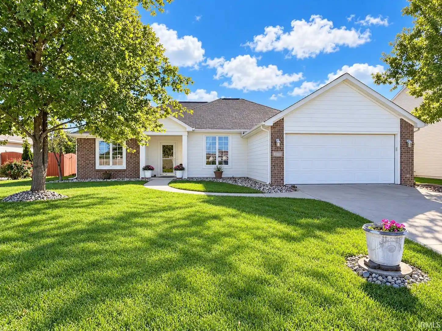 Manufactured home for sale at 811 Honey Willow Blvd, Huntertown, IN 46748 | MLS# 202643650