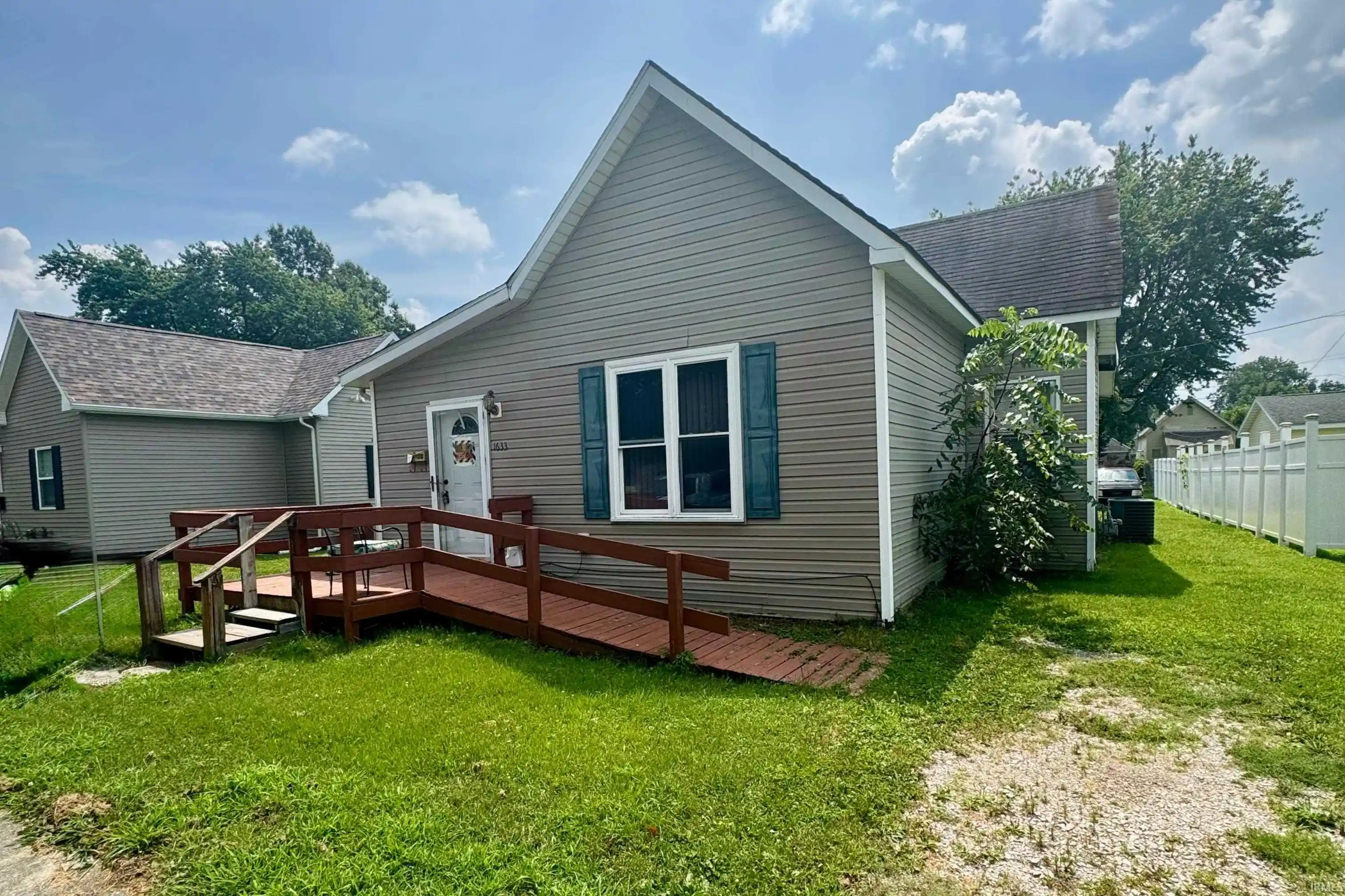 Manufactured home for sale at 1633 N 11th Street, Vincennes, IN 47591 | MLS# 202643790