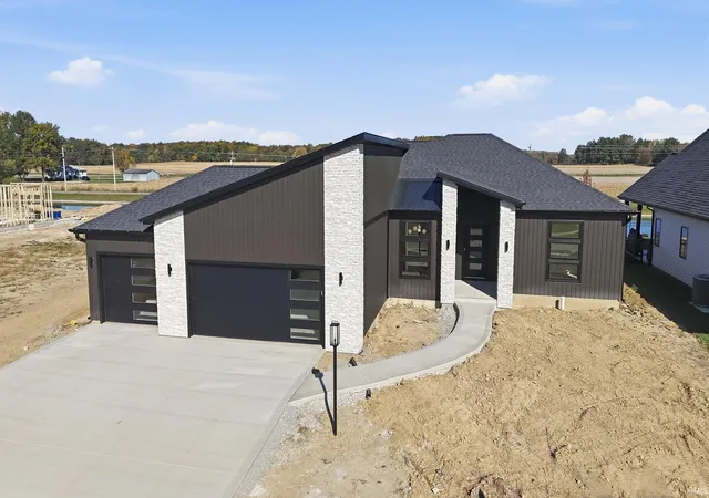 Manufactured home for sale at 13358 Watling Path, Fort Wayne, IN 46818 | MLS# 202643931