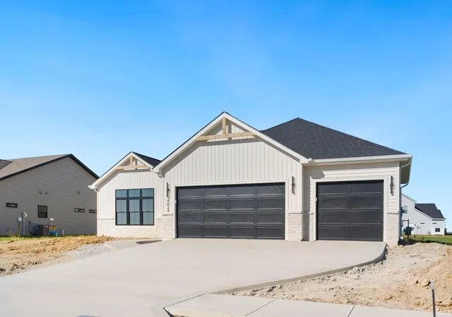 Manufactured home for sale at 4824 Silverstone Psge, Fort Wayne, IN 46818 | MLS# 202643934