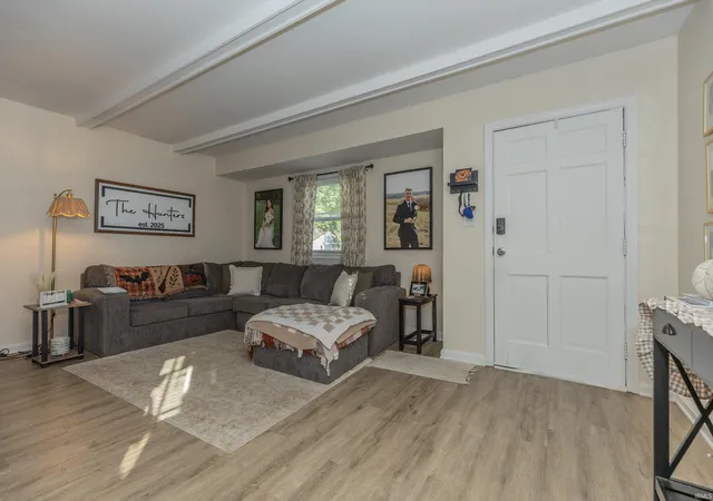 Photo 3 of Sale Pending at 1811 Conlin Ave, Evansville, IN 47714 | MLS# 202644087 | Listing updated on 2026-10-29