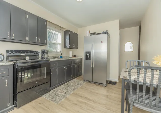 Photo 4 of Sale Pending at 1811 Conlin Ave, Evansville, IN 47714 | MLS# 202644087 | Listing updated on 2026-10-29