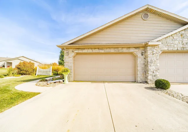 Photo 2 of Manufactured home for sale at 12 Clubview Dr, Hartford City, IN 47348 | MLS# 202644534 | Listing updated on 2026-10-29