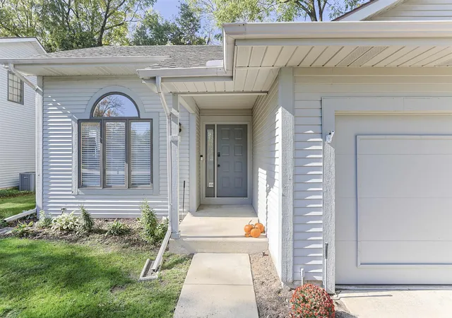 Photo 2 of Condo for sale at 1911 Creekwood Dr, South Bend, IN 46635 | MLS# 202644716 | Listing updated on 2026-10-30