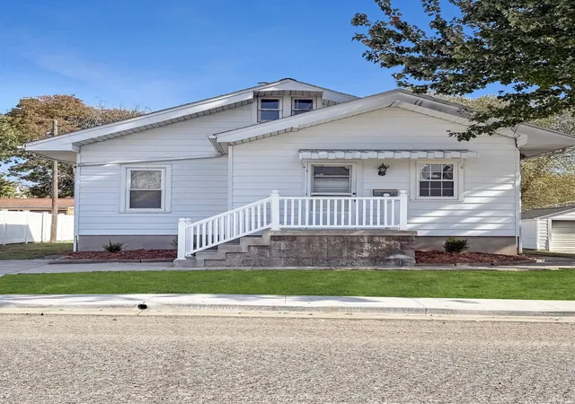 Manufactured home for sale at 1418 Vine St, Jasper, IN 47546 | MLS# 202644722