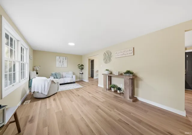 Photo 3 of Manufactured home for sale at 412 W Mill St, Ossian, IN 46777 | MLS# 202644770 | Listing updated on 2026-10-30