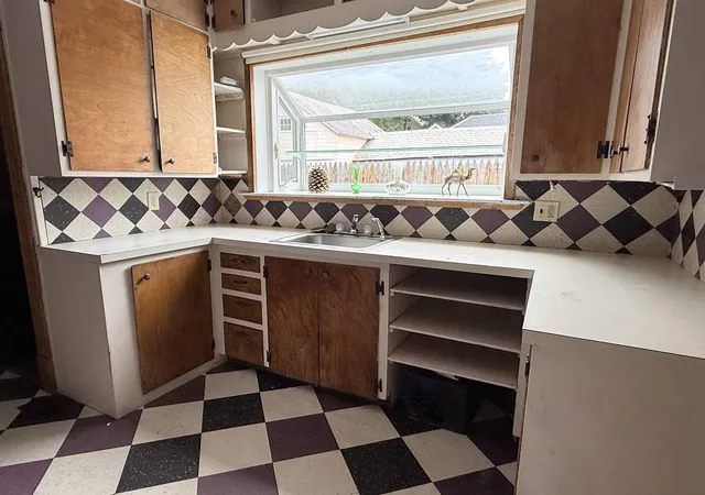 Photo 3 of Single family home for sale at 16 Washington St, Brattleboro, VT 05301 | MLS# 5024828 | Listing updated on 2026-07-30