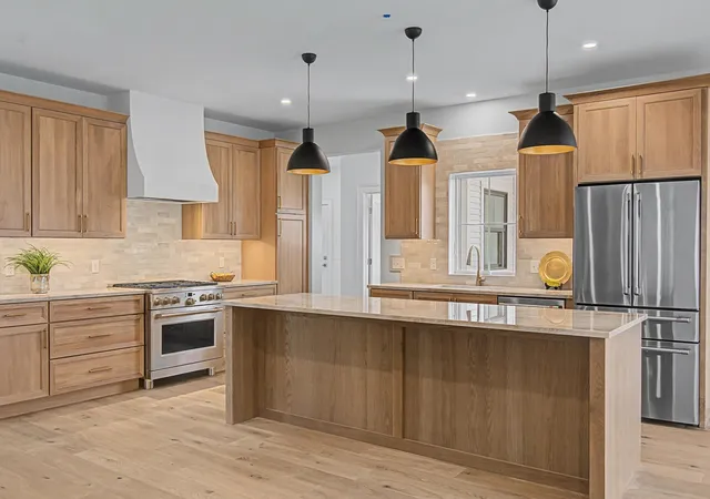 Photo 1 of Single family home for sale at 897 Falls Rd, Shelburne, VT 05482 | MLS# 5025159 | Listing updated on 2026-08-25